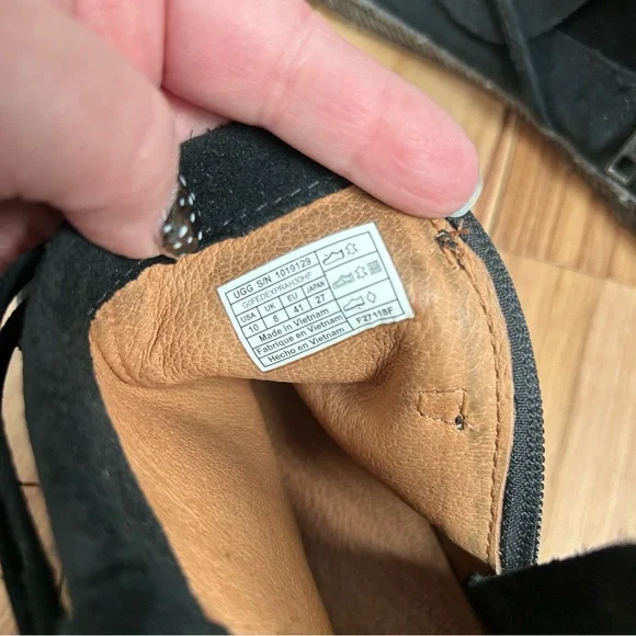 UGG Reid Moc Black Suede Booties Leather Details Sheepskin Wool Treadlite Sz 10 - Picture 14 of 14